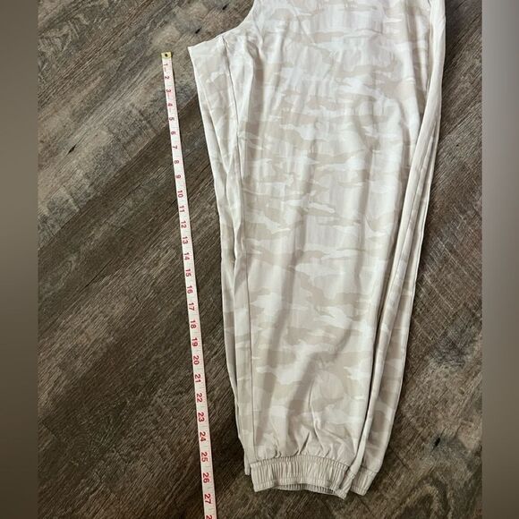 Athleta Brooklyn Camo Jogger-Size 26 - Picture 13 of 14
